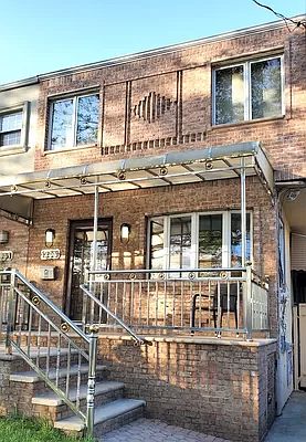 2nd image of 1253 E 101st St