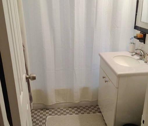 4th image of 385 Grand St #L