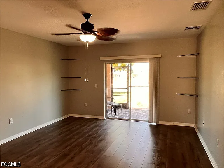 10353 Canal Brook Ln — Photo 11