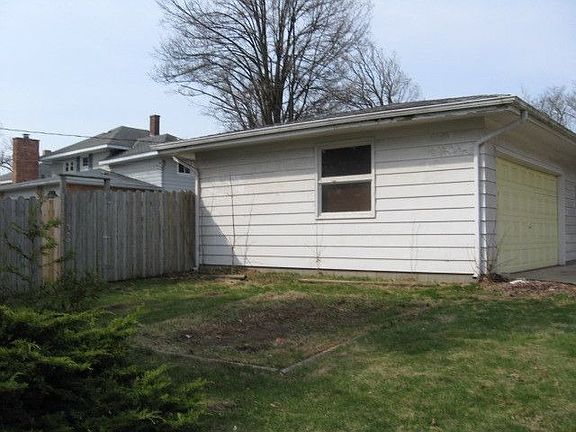 2nd image of 121 Indiana Ct