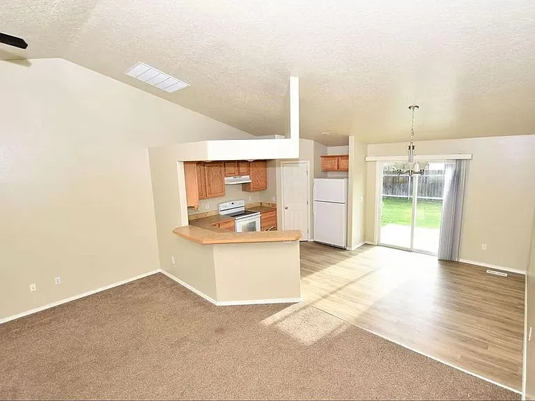3341 N Maplestone Ave — Photo 5
