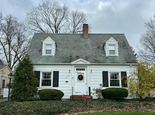 2570 Berwyn Rd, Columbus, OH 43221