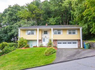165 Juniper Ridge Dr, Waterbury, CT 06708