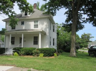 403 N High St, Carlinville, IL 62626