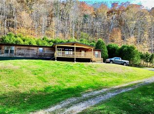 7932 Hurricane Creek Rd, Winfield, WV 25213