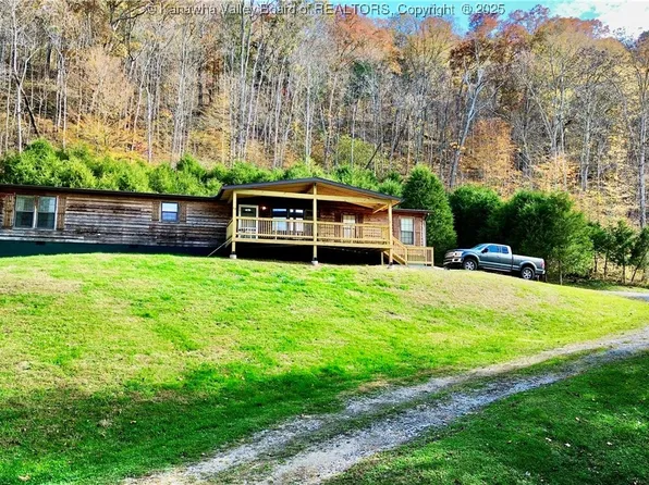 7932 Hurricane Creek Rd, Winfield, WV 25213