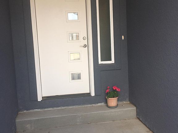 Welcome to 1675 E 17th Circle!