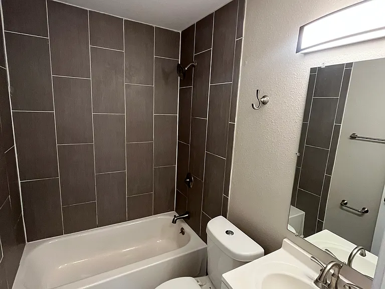 2546 Searcy Dr — Photo 8
