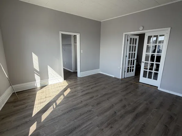 215 19th St APT 2, Watervliet, NY 12189