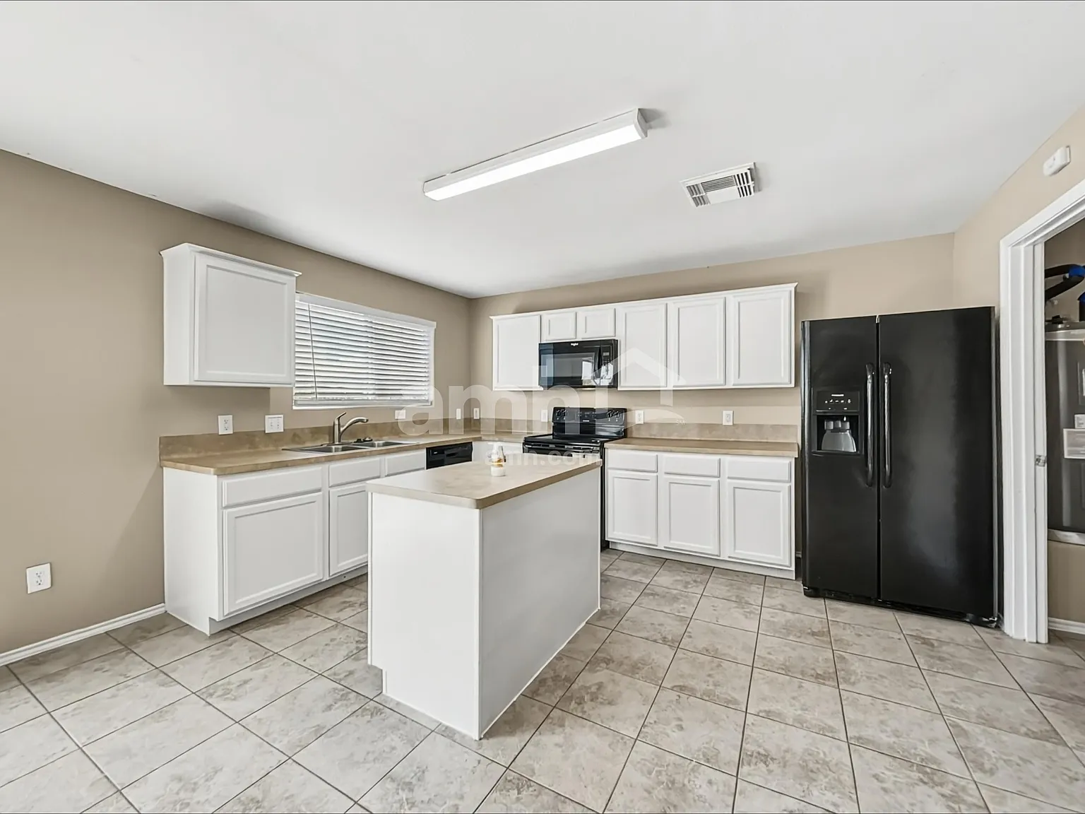4 bed, 2.5 bath, 2530 sqft, $2,095 — Photo 3