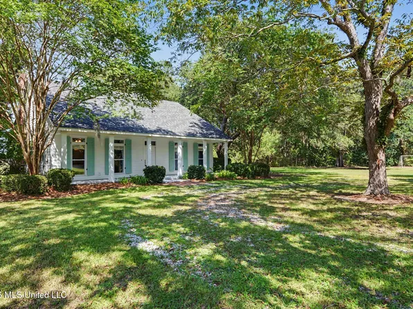 5526 Lancaster Ln, Pass Christian, MS 39571