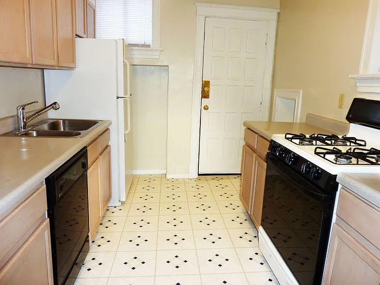 743 Heman Ave — Photo 5