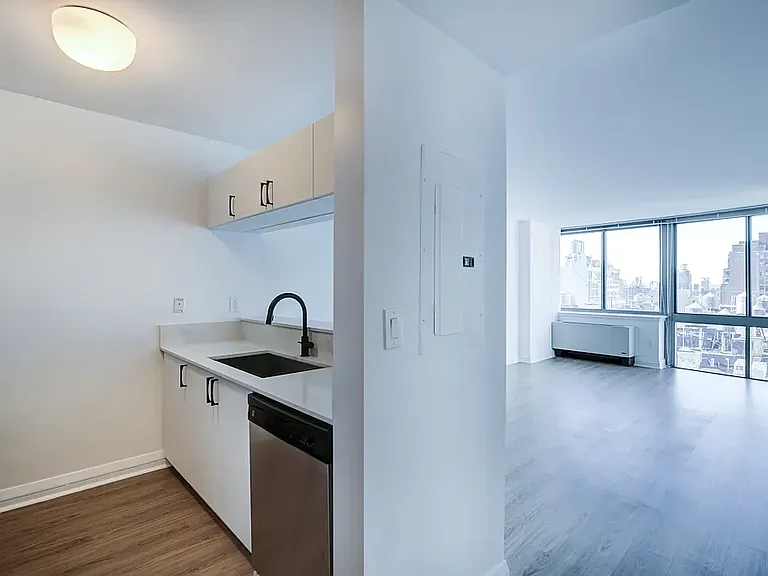 800 6th Ave #26D — Photo 4