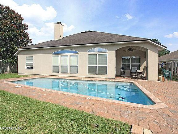 3rd image of 212 Crooked Ct
