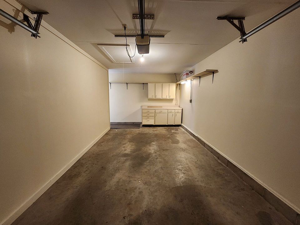 1st image of 112 E Southglen Dr