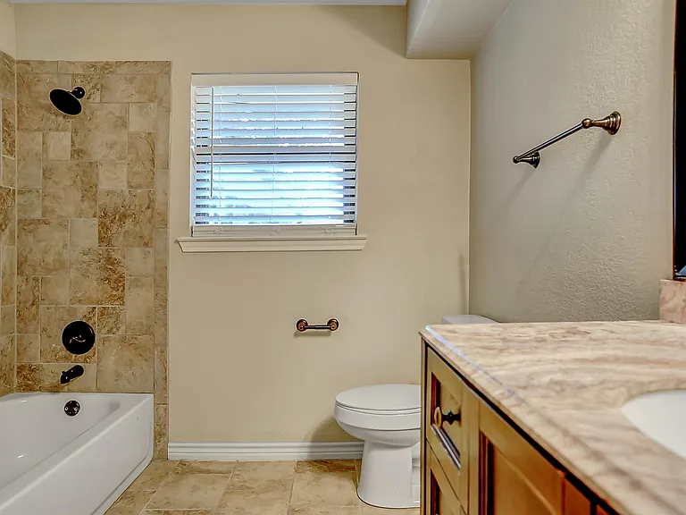 921 Holiday Dr — Photo 17