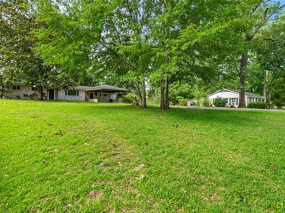 3rd image of 1112 Crescent Hill Dr