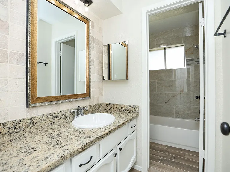 22318 Fincastle Dr — Photo 32