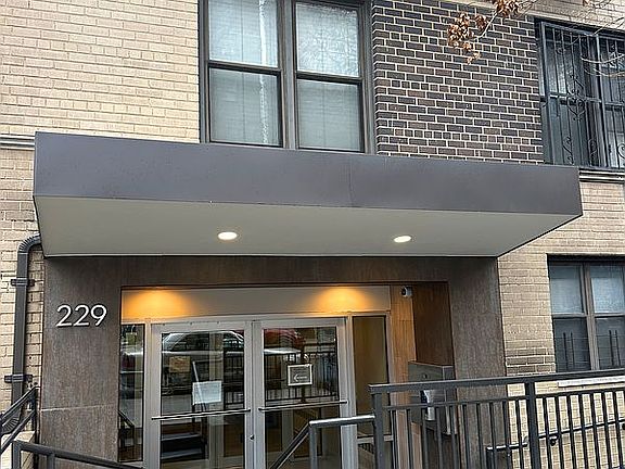 5th image of 229 E 28th St APT 5B
