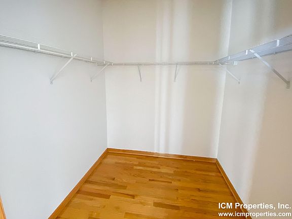 4th image of 2537 N Southport Ave #3N
