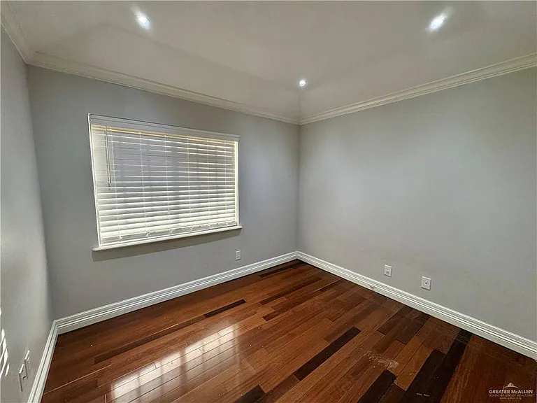 2218 N Wilson Dr — Photo 4