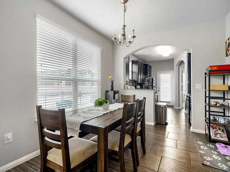 525 N Heatherwilde Blvd — Photo 6