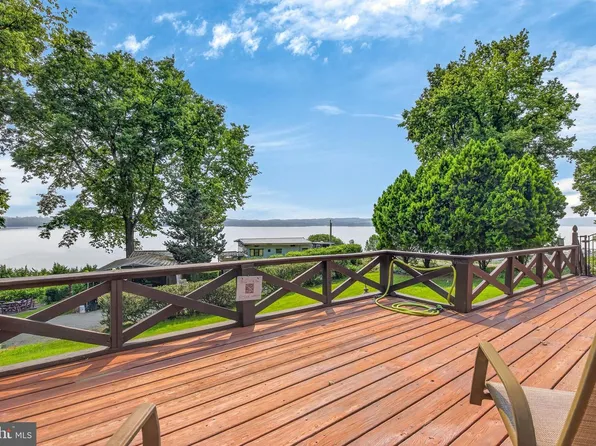 101 Pelican Ln, Wrightsville, PA 17368