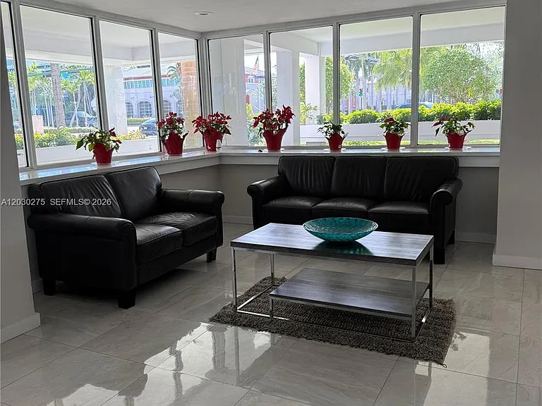 555 Crandon Blvd #43 — Photo 4