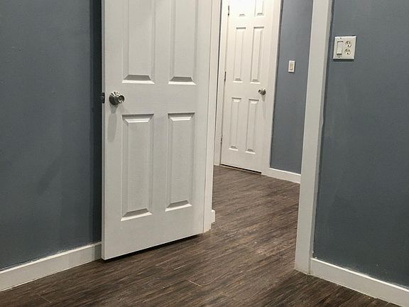 5th image of 1894 Daly Ave APT 2