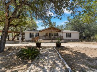 4518 Waterline Rd, Elmendorf, TX 78112