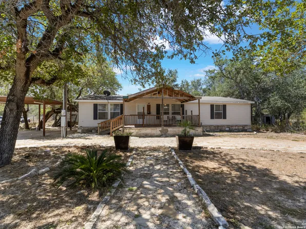 4518 Waterline Rd, Elmendorf, TX 78112