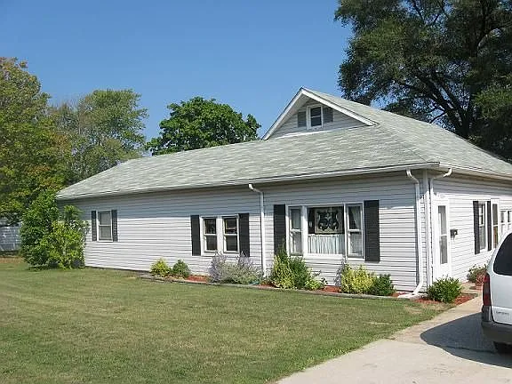 1004 Virginia St photo 1