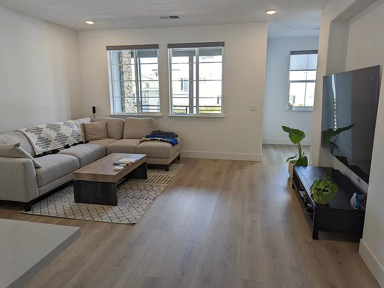 420 Arc Ct — Photo 2