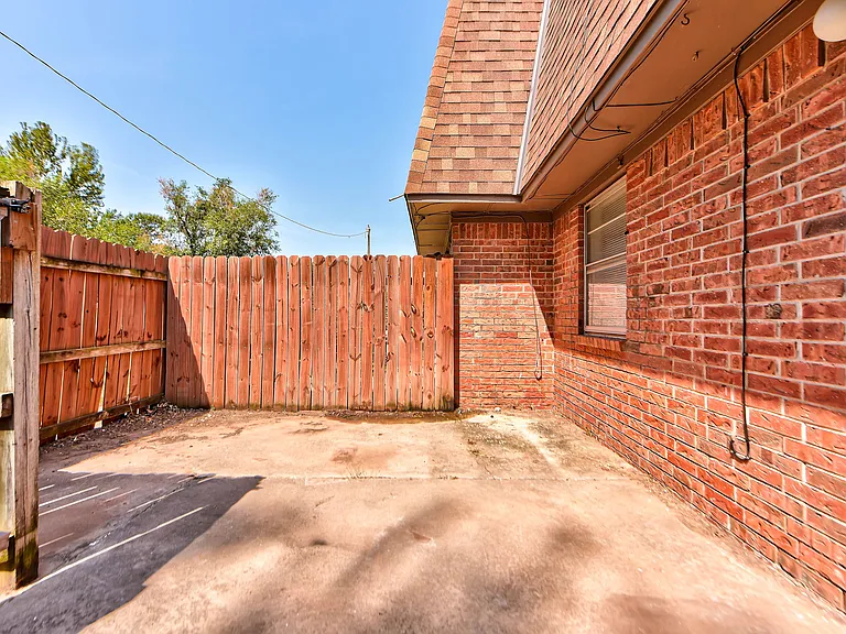 2112 Melrose Dr #1 — Photo 22