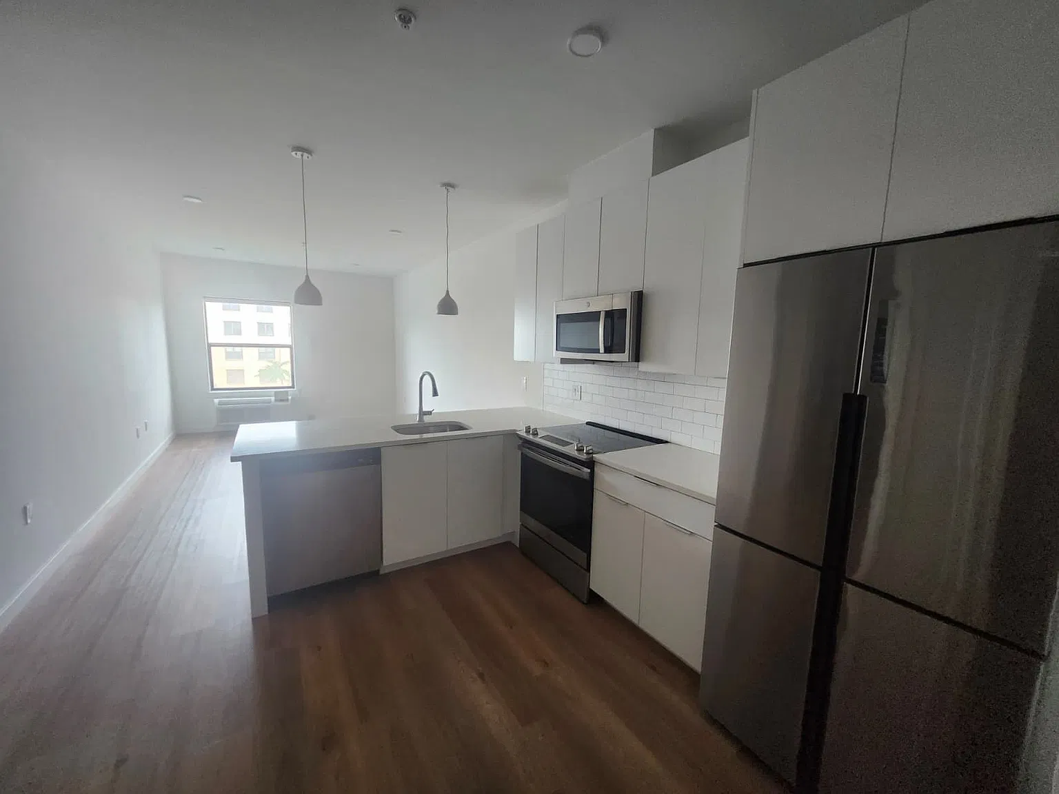 23 Freeway Dr — Photo 1