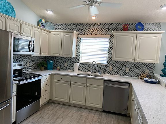 Upgraded modern kitchen