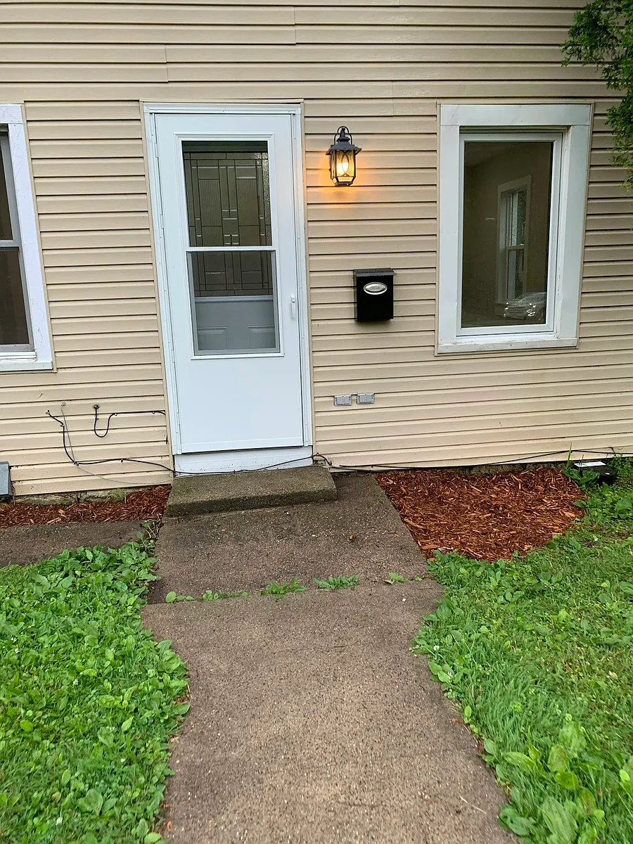 Front - 1002 Bush St #LOWER