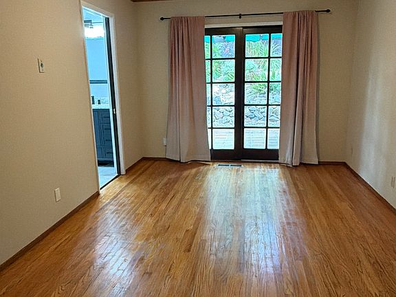 4th image of 10736 Porter Ln