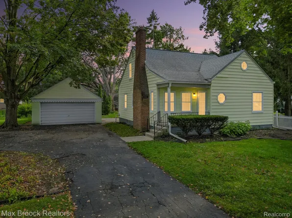 19051 Jeanette St, Southfield, MI 48075