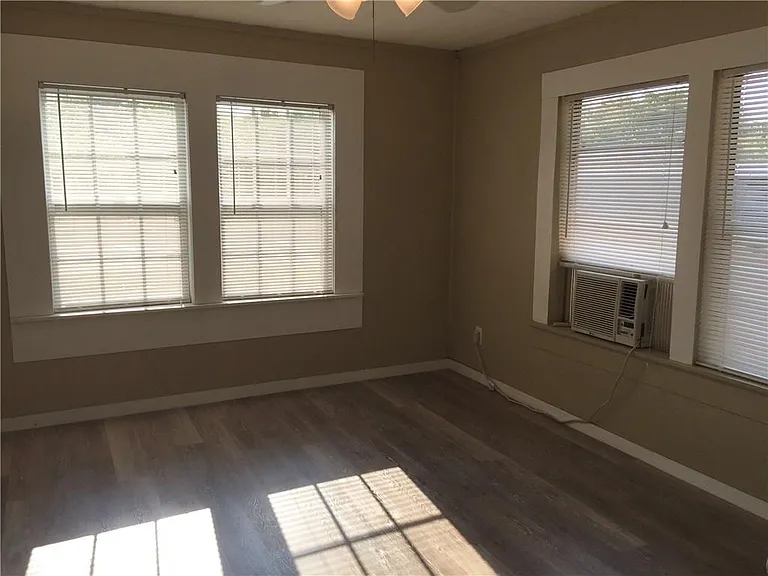 2305 Main St — Photo 5