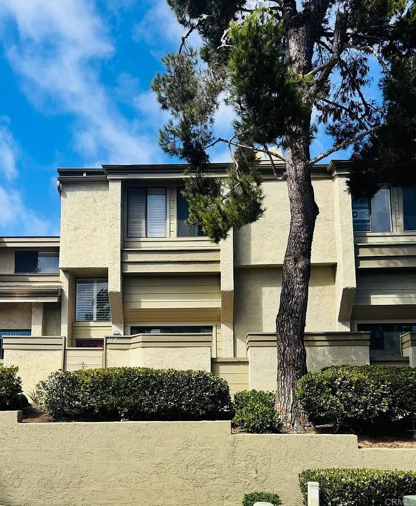 3 bed, 2.5 bath, 1707 sqft, $4,800 — Photo 1