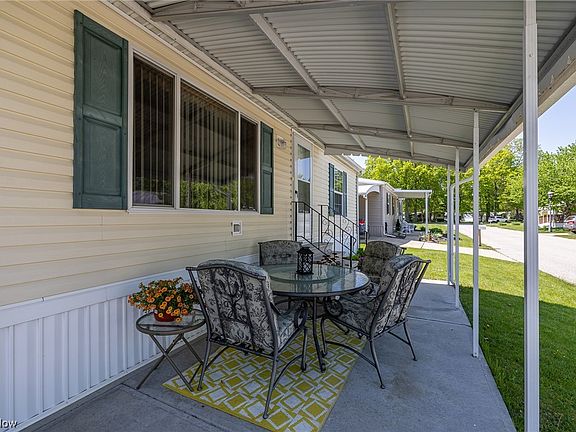 3rd image of 5 Cherry Ln