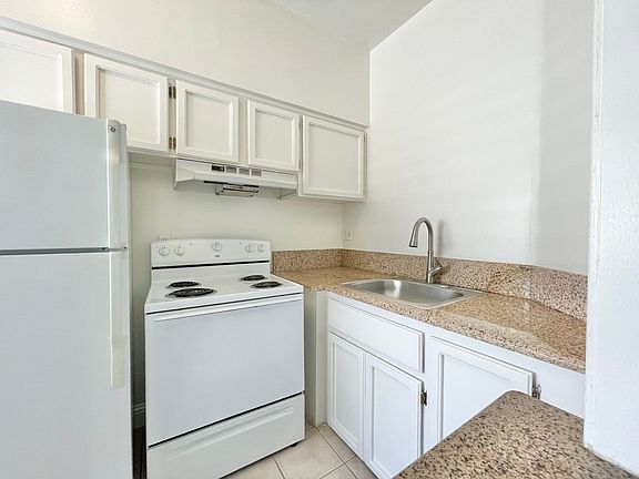 5th image of 1601 12th St APT 10
