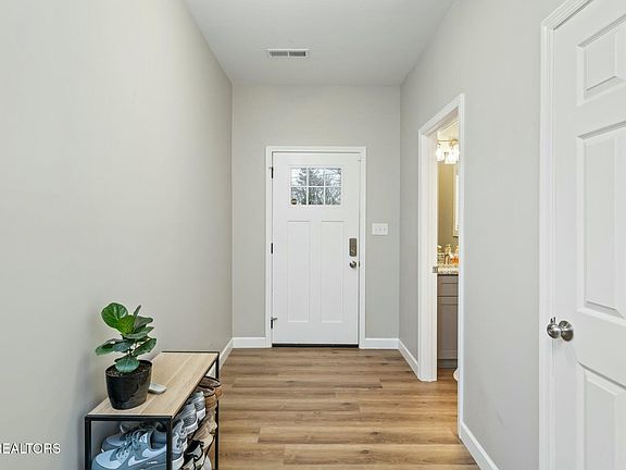 3rd image of 5826 Lucerne Ln