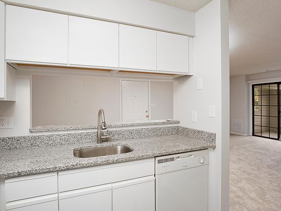 5th image of 6919 Mary Caroline Cir Unit E