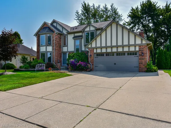 41832 Pond View Dr, Sterling Heights, MI 48314