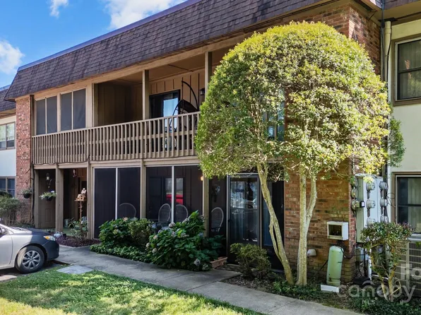 427 6th Ave W APT A15, Hendersonville, NC 28739