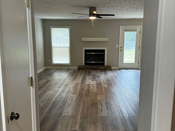 4th image of 112 Thornbird Dr