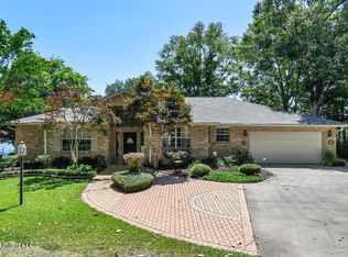 409 W Lakeshore Dr, Carriere, MS 39426