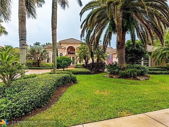 4th image of 2449 Poinciana Dr